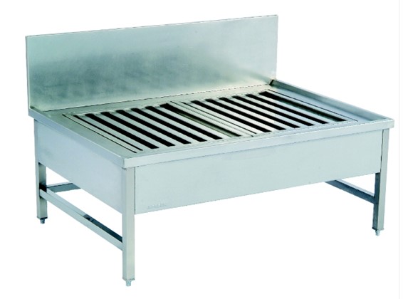 EKN 070 - Pot Wash Sink with Griddled Lower Shelf